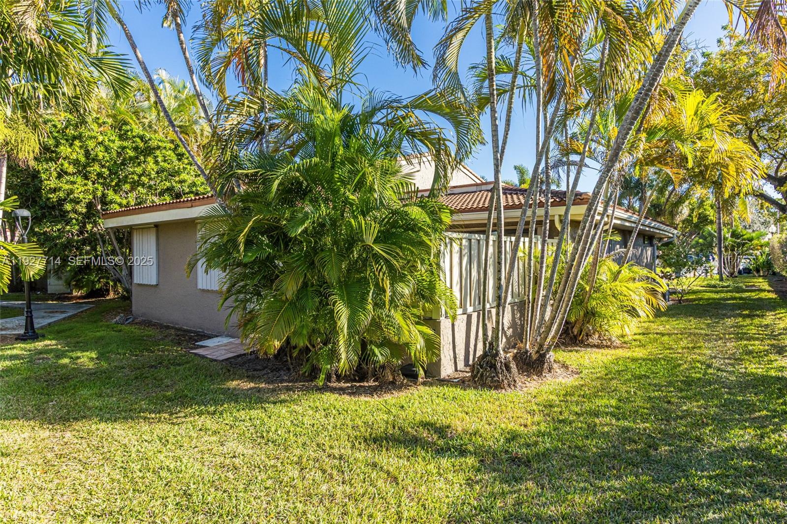 TOWNHOUSES OF EMERALD HIL - Residential