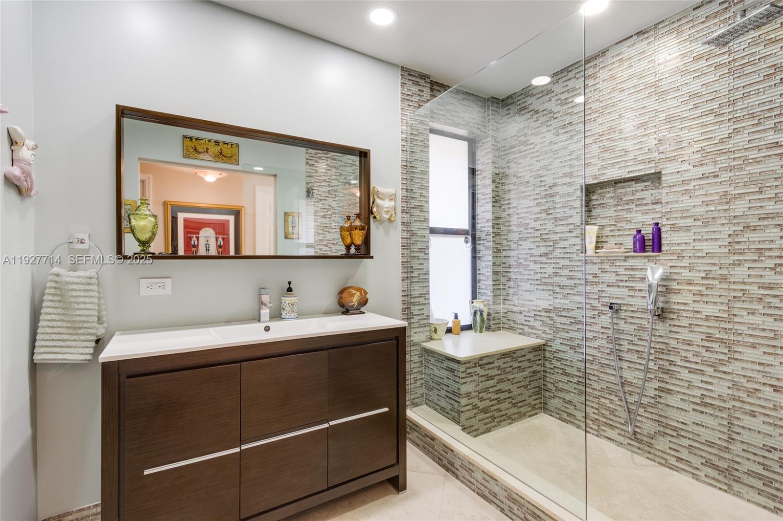 TOWNHOUSES OF EMERALD HIL - Residential