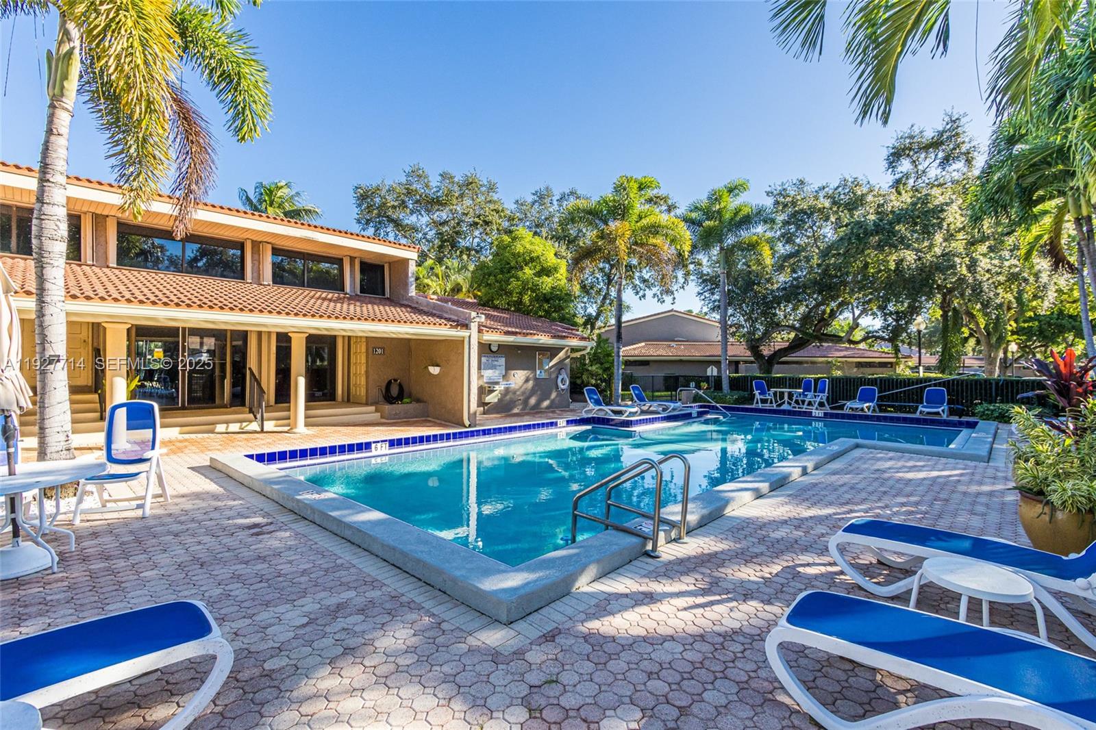 TOWNHOUSES OF EMERALD HIL - Residential