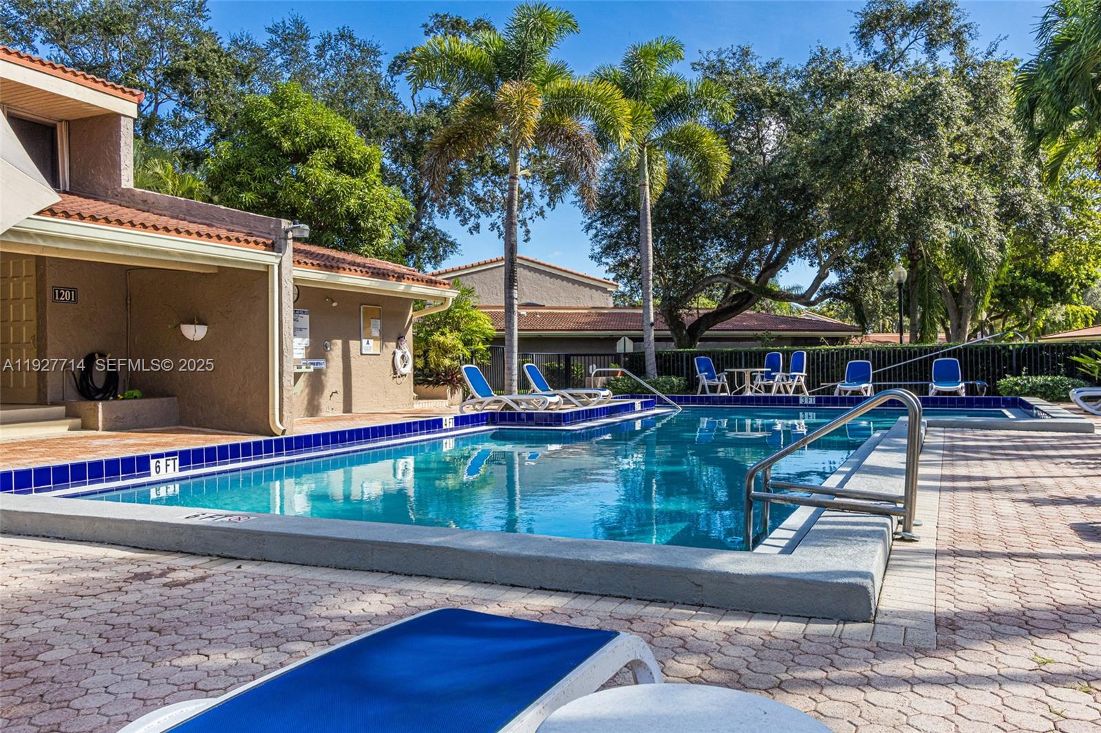 TOWNHOUSES OF EMERALD HIL - Residential