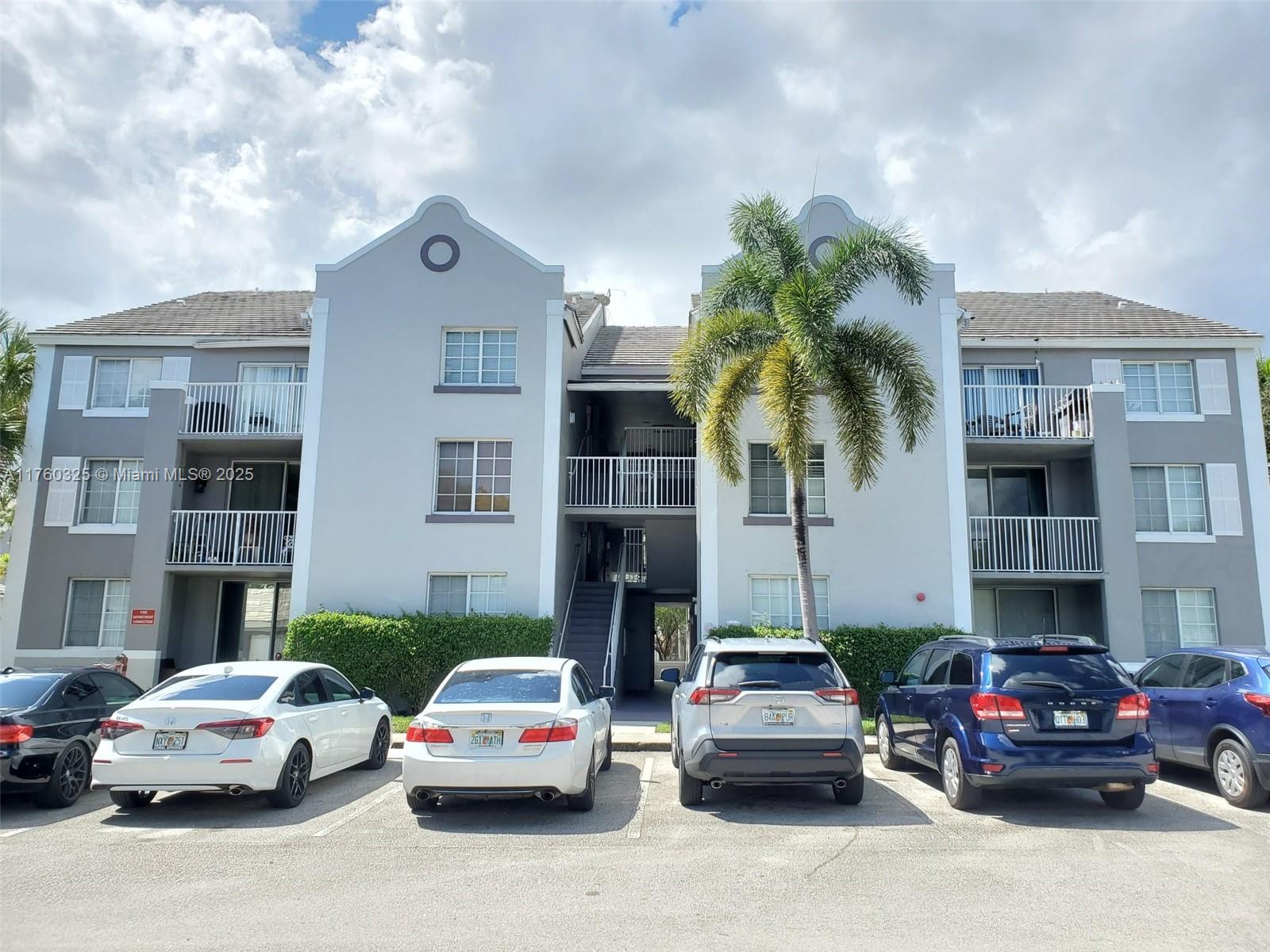 520 Sw 111th Ave 203, Pembroke Pines, Miami-Dade County, Florida - 2 Bedrooms  
2 Bathrooms - 