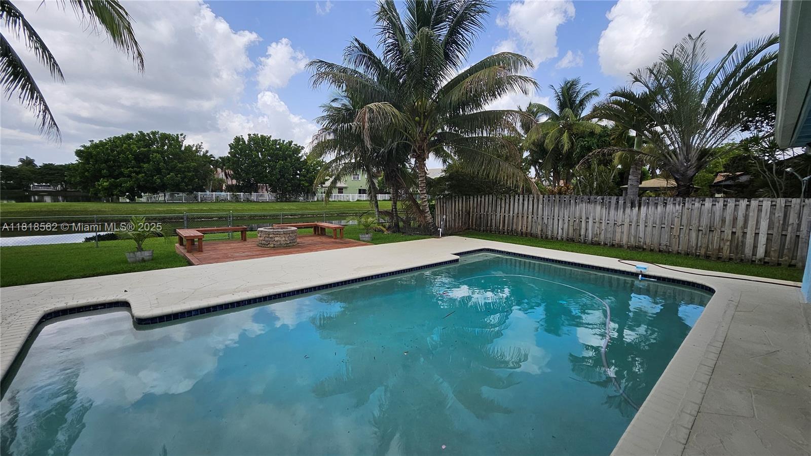 9480 NW 10th St