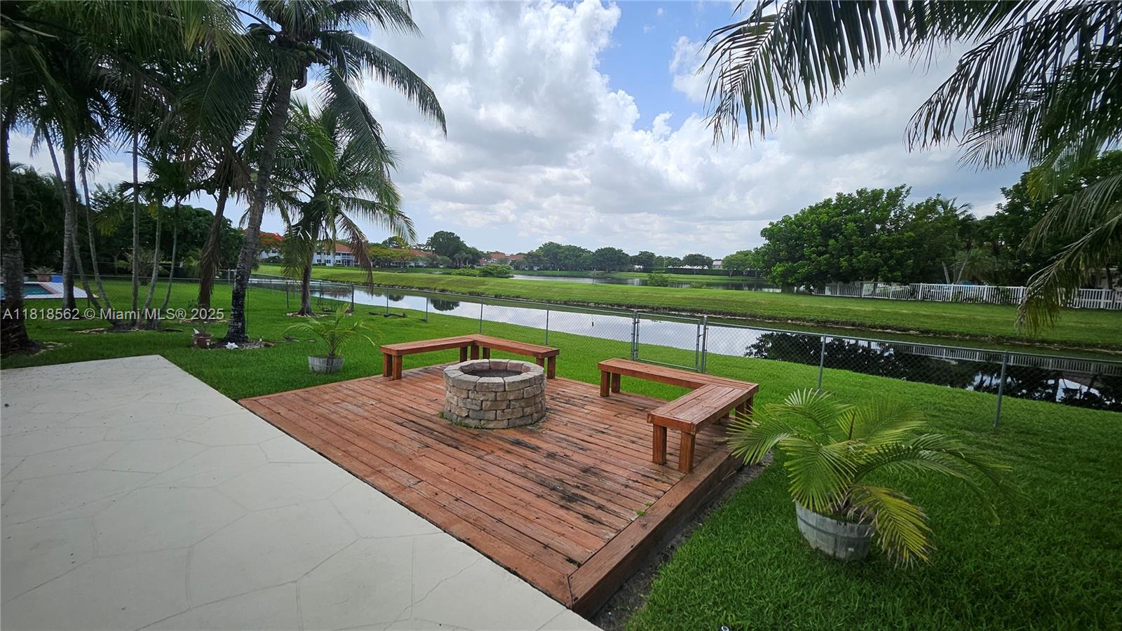 9480 NW 10th St
