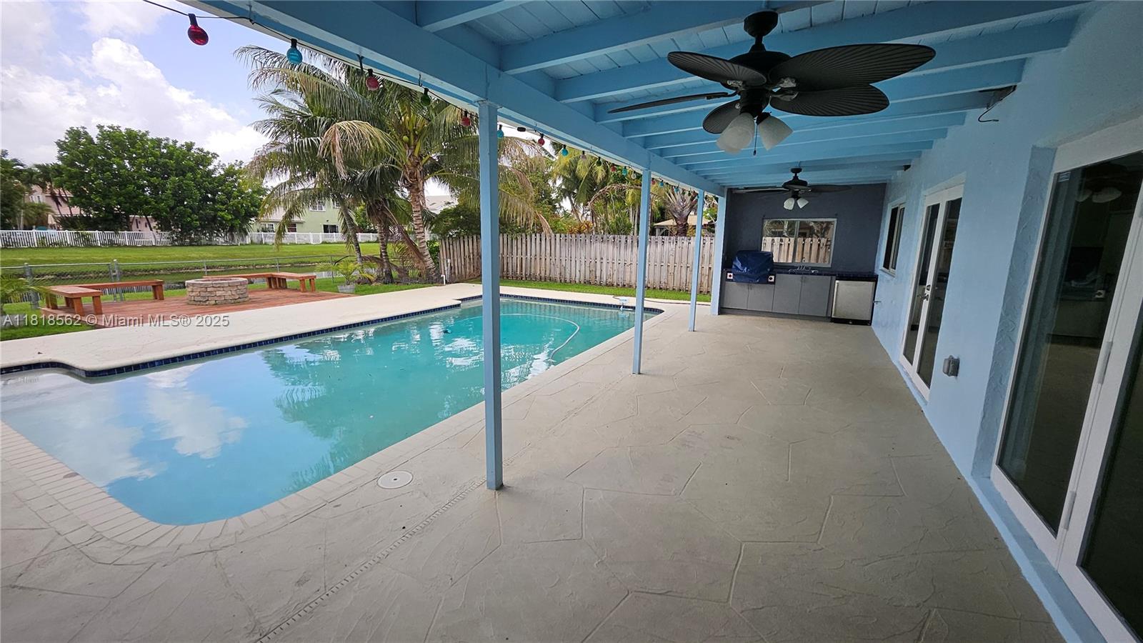 9480 NW 10th St