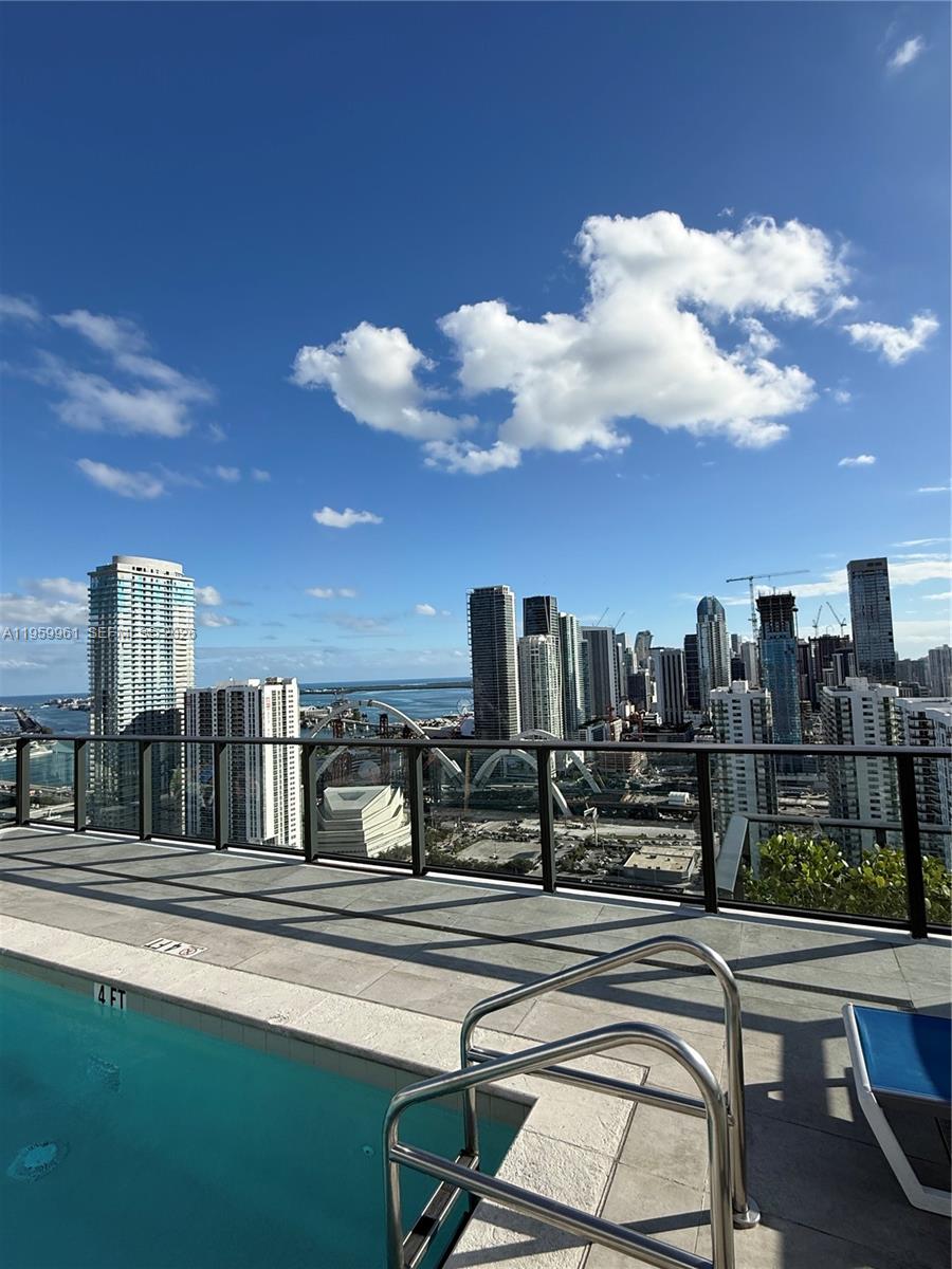 CANVAS CONDO - Residential