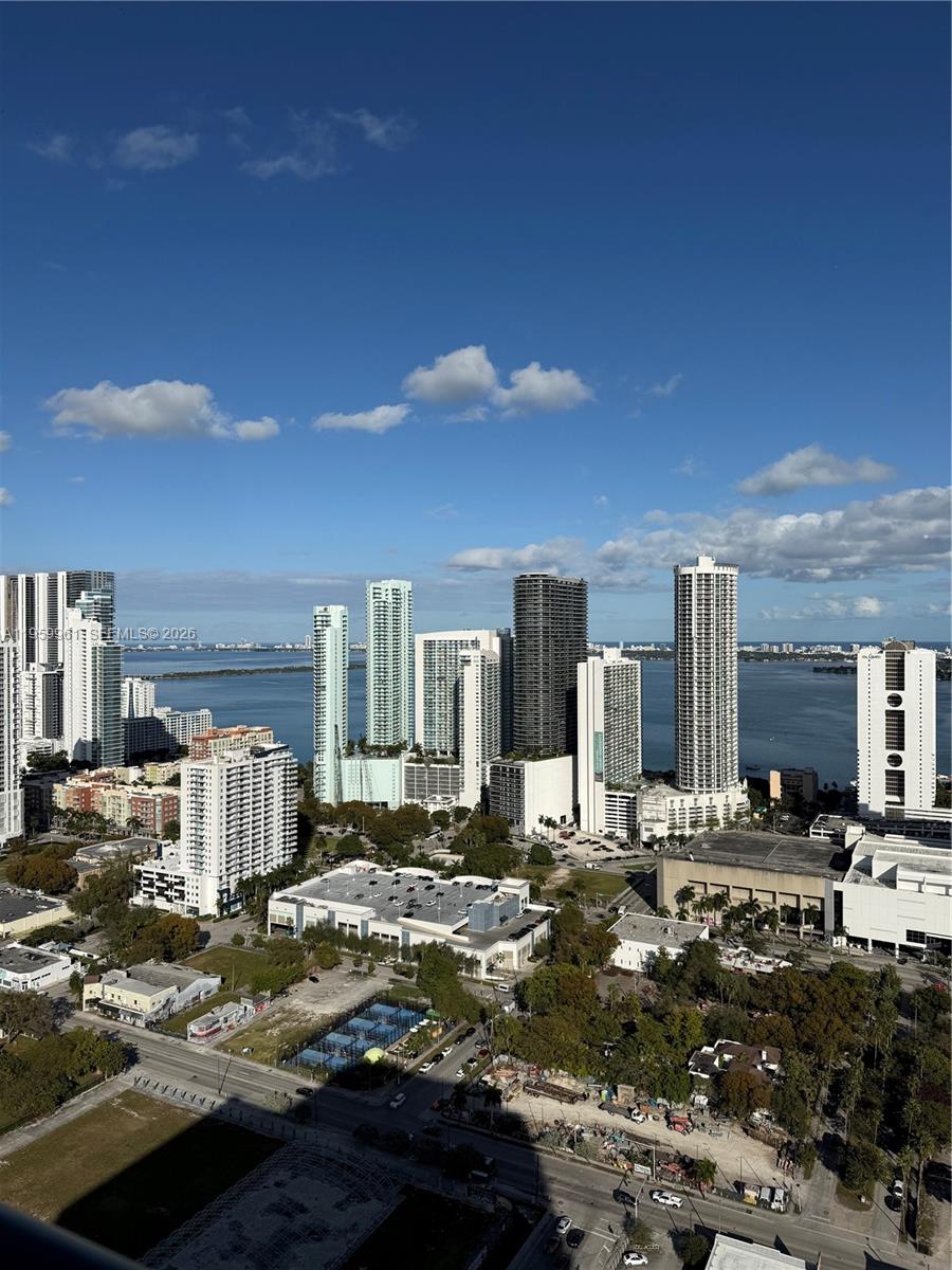 CANVAS CONDO - Residential