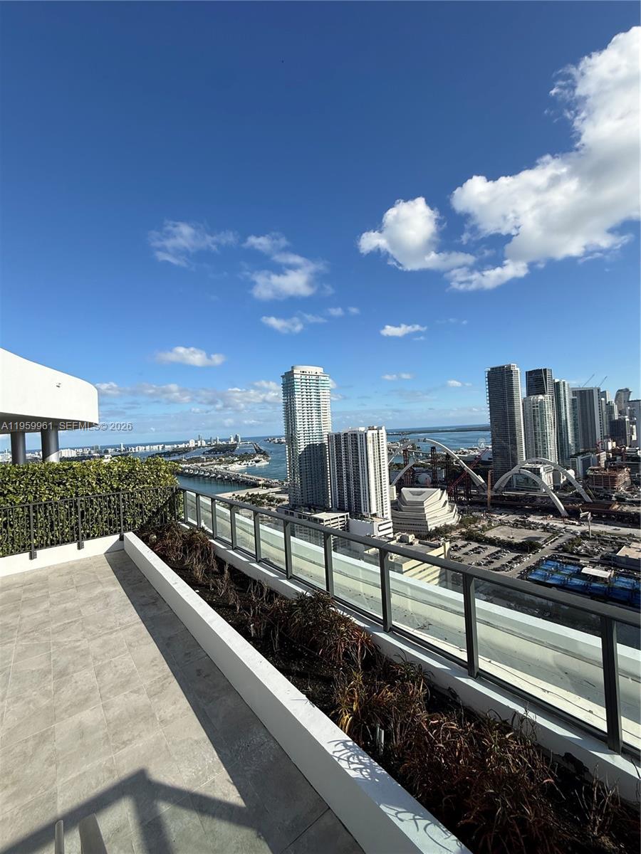 CANVAS CONDO - Residential