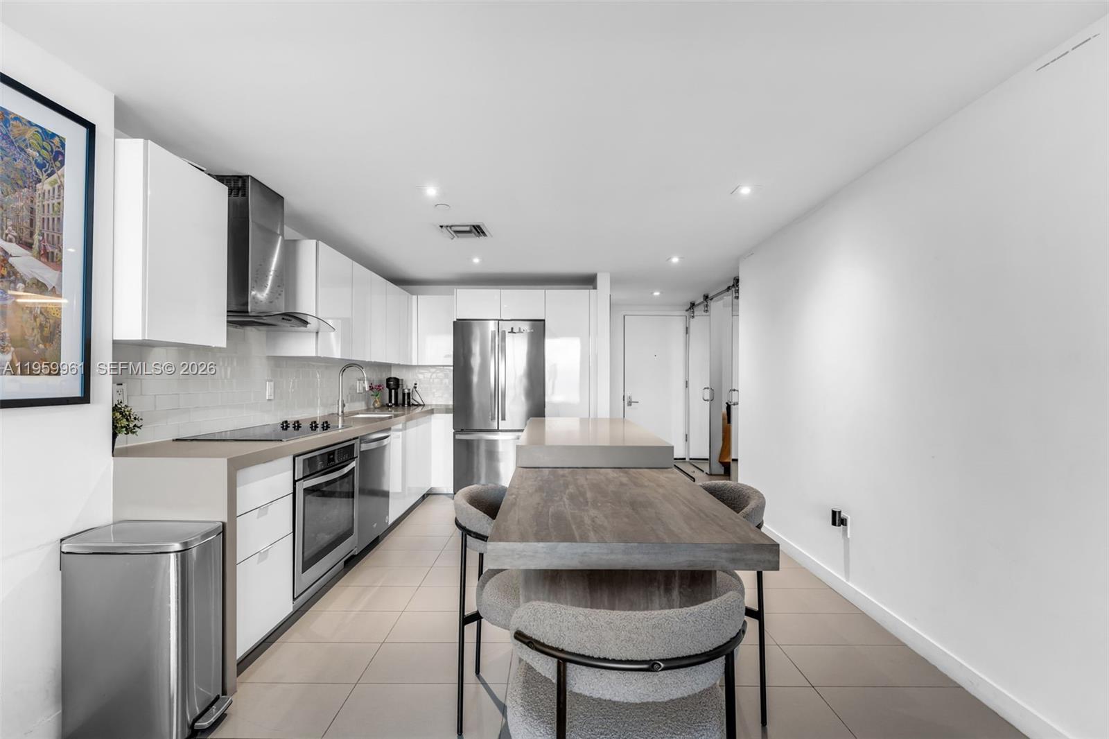 CANVAS CONDO - Residential