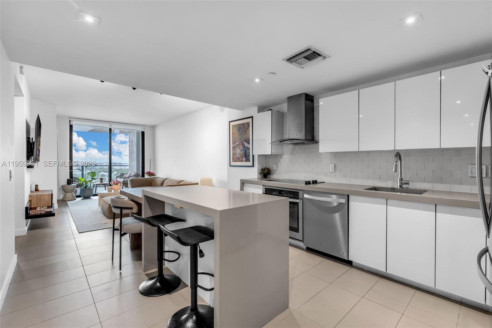 CANVAS CONDO - Residential