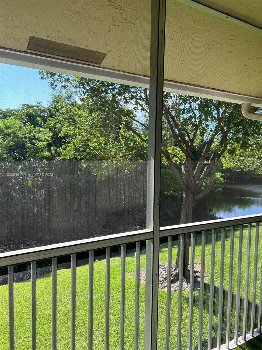 MUST SEE!! THIS IS A COZY APARTMENET RECENTHLY REMODELED. FRESH PAINT, NEW VYNEL LAMINATED FLOOR, NEW DISHWASHER, WASHER AND DRYER INSIDE THE UNIT. READY TO MOVE IN AND START AN INDEPENDENT LIVING AT AN AFFORDABLE PRICE. DO NOT MISS THE OPPORTUNITY TO LIVE IN THE HEART OF CORAL SPRINGS, WHERE YOU WILL FIND EVERYTHING WITHING REACH, SCHOOLS, SUPERMARKETS, RESTAURANTS, HOSPITALS, SHOPPING CENTERS AND MUCH MORE.LOCATED IN A QUIET COMMUNITY JUST OFF UNIVERSITY DRIVE AND SAMPLE RD.