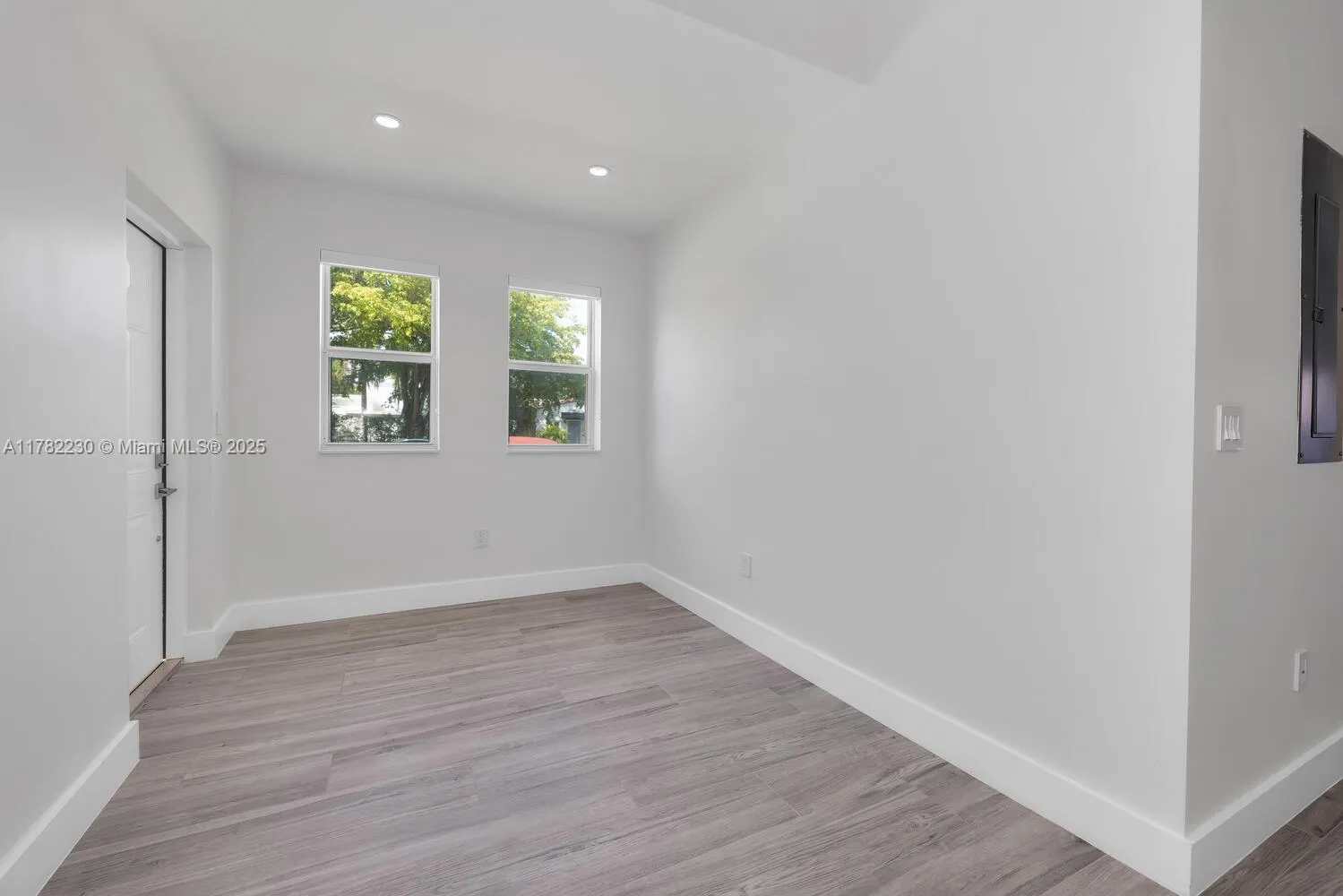 Miami, Florida 33133, United States, 2 Bedrooms Bedrooms, ,1 BathroomBathrooms,Residential,Active,108357