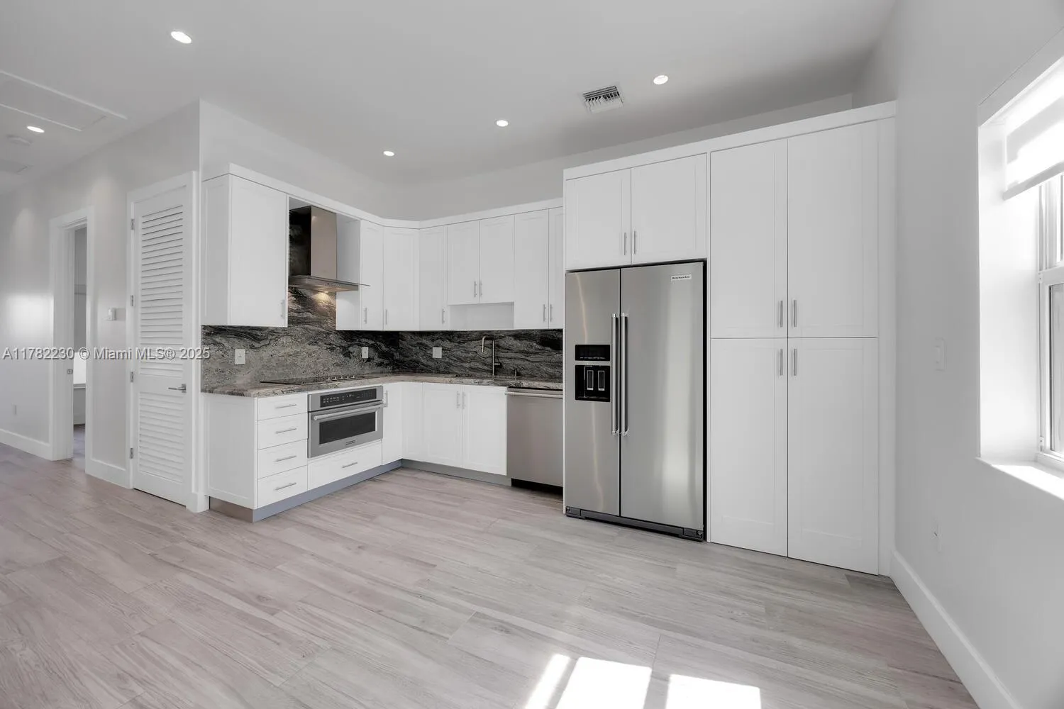 Miami, Florida 33133, United States, 2 Bedrooms Bedrooms, ,1 BathroomBathrooms,Residential,Active,108357