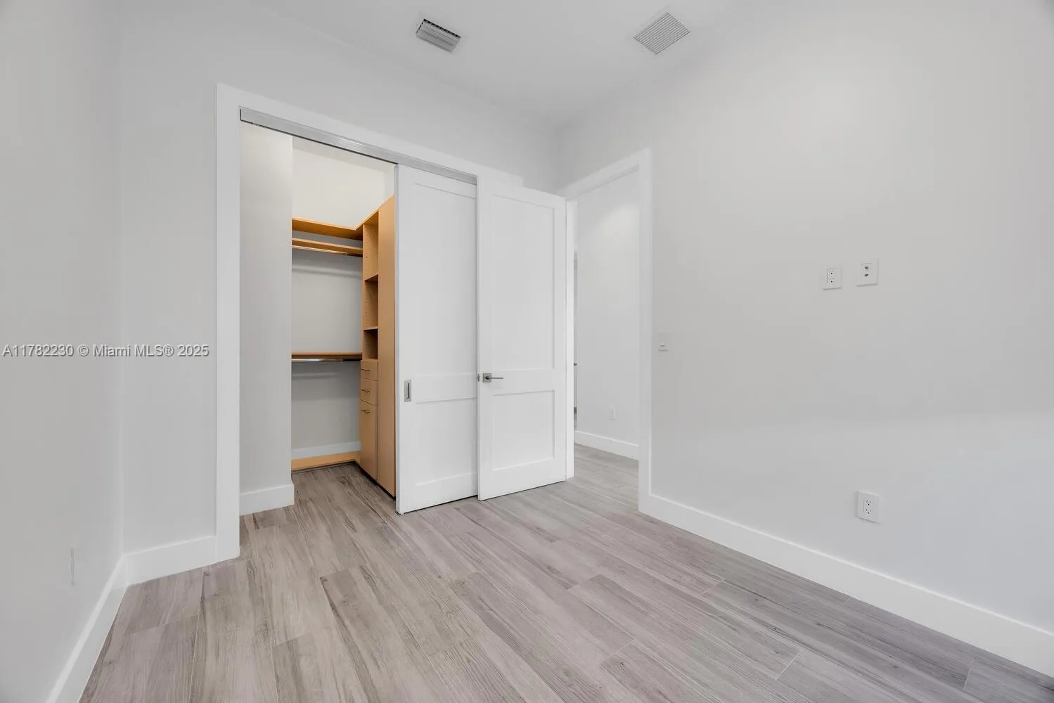 Miami, Florida 33133, United States, 2 Bedrooms Bedrooms, ,1 BathroomBathrooms,Residential,Active,108357