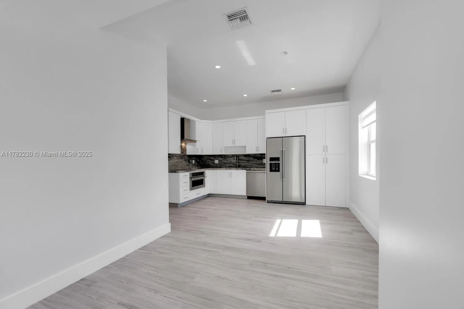 Miami, Florida 33133, United States, 2 Bedrooms Bedrooms, ,1 BathroomBathrooms,Residential,Active,108357