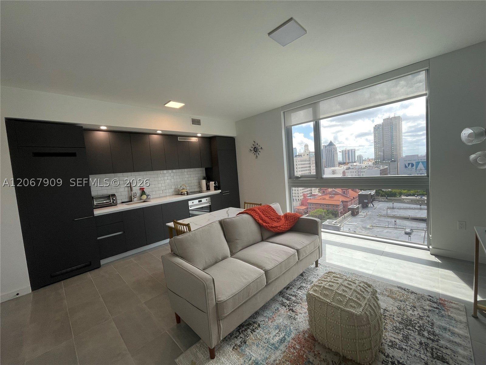 227 NE 2nd St 1606