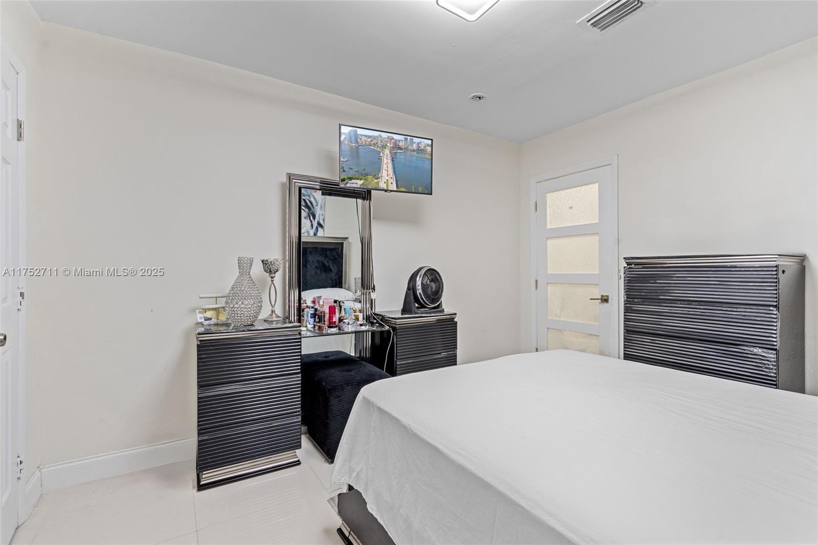 FLAMINGO VILLAGE - Residential