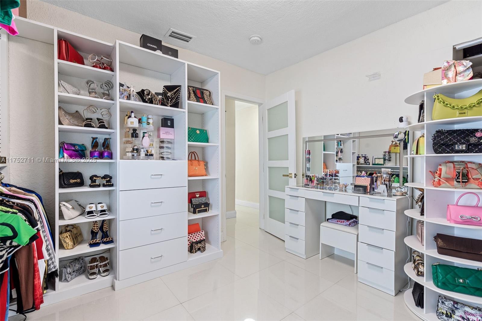 FLAMINGO VILLAGE - Residential