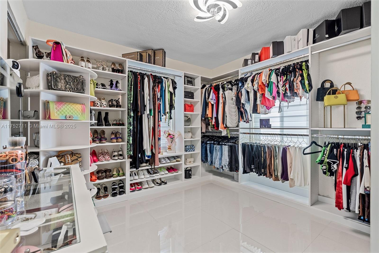 FLAMINGO VILLAGE - Residential