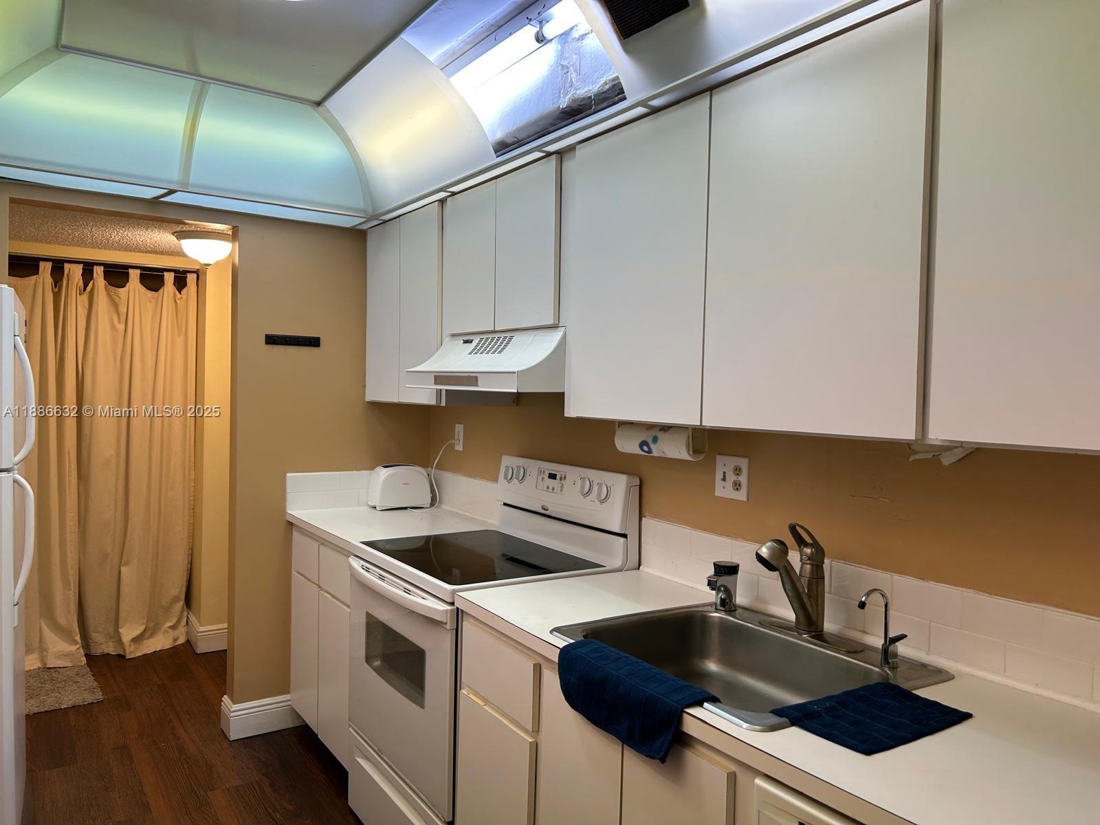 CONDOMINIUM 1 OF ENVIRON - Residential