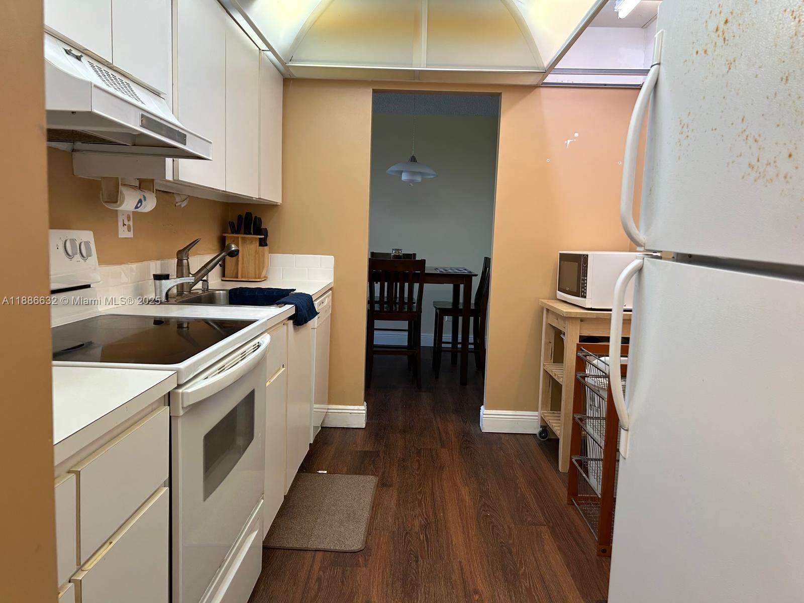 CONDOMINIUM 1 OF ENVIRON - Residential