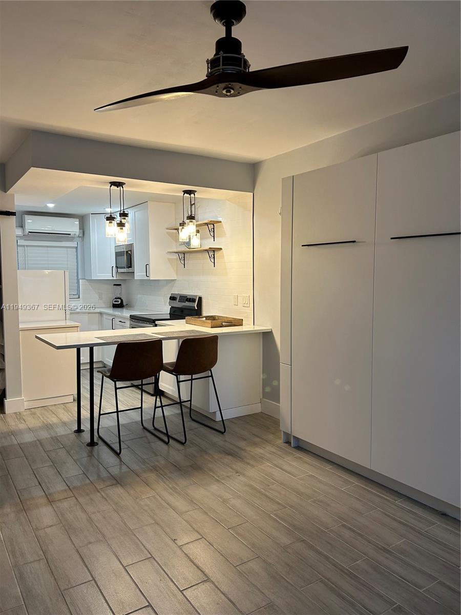 HILLSBORO SHORES EXECUTIV - Residential