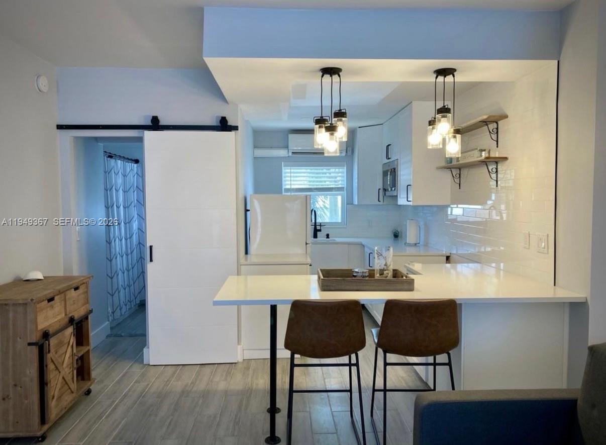 HILLSBORO SHORES EXECUTIV - Residential