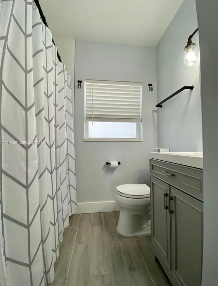 HILLSBORO SHORES EXECUTIV - Residential