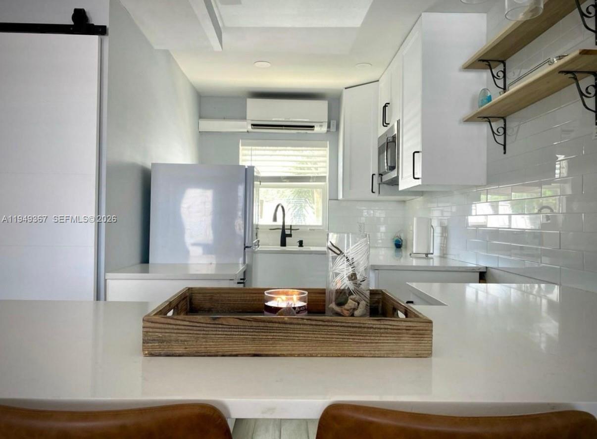 HILLSBORO SHORES EXECUTIV - Residential