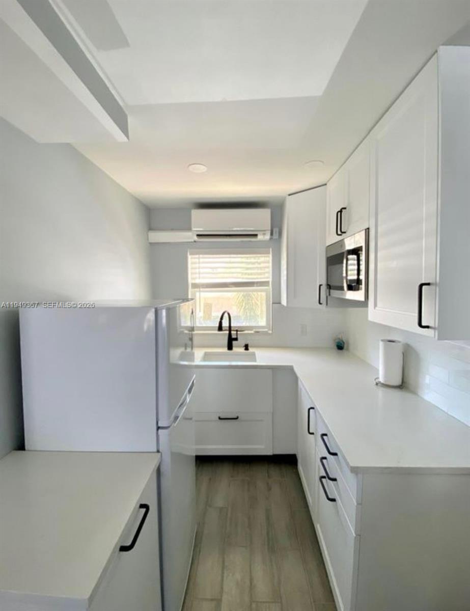 HILLSBORO SHORES EXECUTIV - Residential