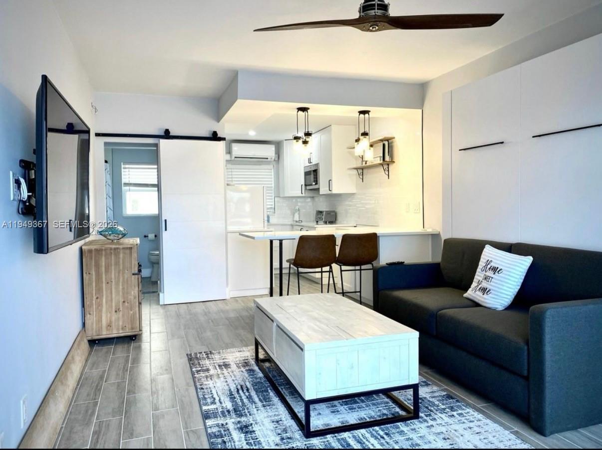 HILLSBORO SHORES EXECUTIV - Residential