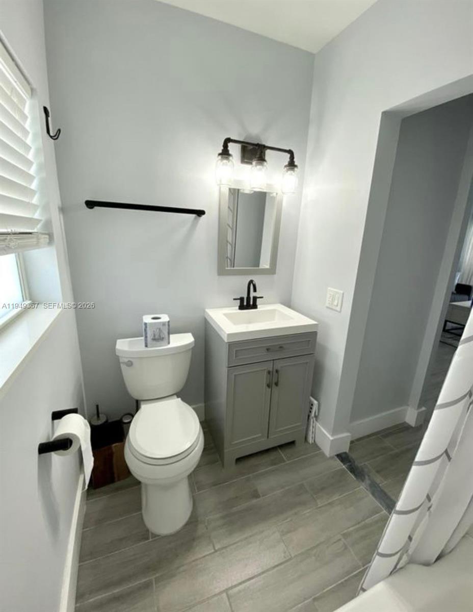 HILLSBORO SHORES EXECUTIV - Residential