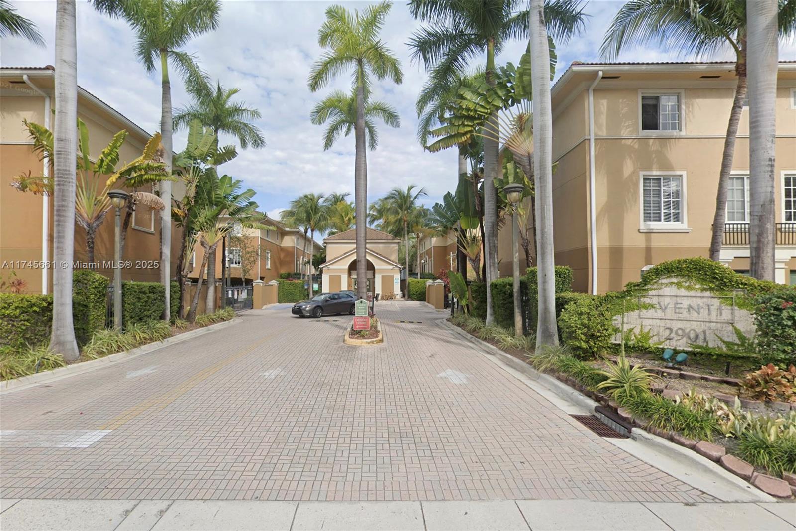 Gorgeous Townhome located in Aventi at Aventura Condominium in the heart of the city of Aventura. 3 Bedrooms 2
Bathrooms; 2 attached car garages; with laundry space; wood kitchen cabinetry with quartz countertops and
stainless-steel appliances; marble and laminate wood floors. Community pool, close to “A” Rated Schools, Aventura
Mall, Restaurants, Gulfstream Park, and the beaches. Owner doesn't accept pets at the unit. Must see. Landlord
requires renters' insurance.