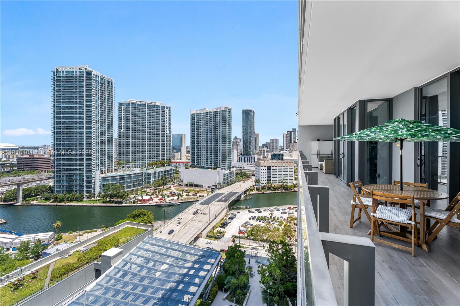 REACH CONDO - Residential