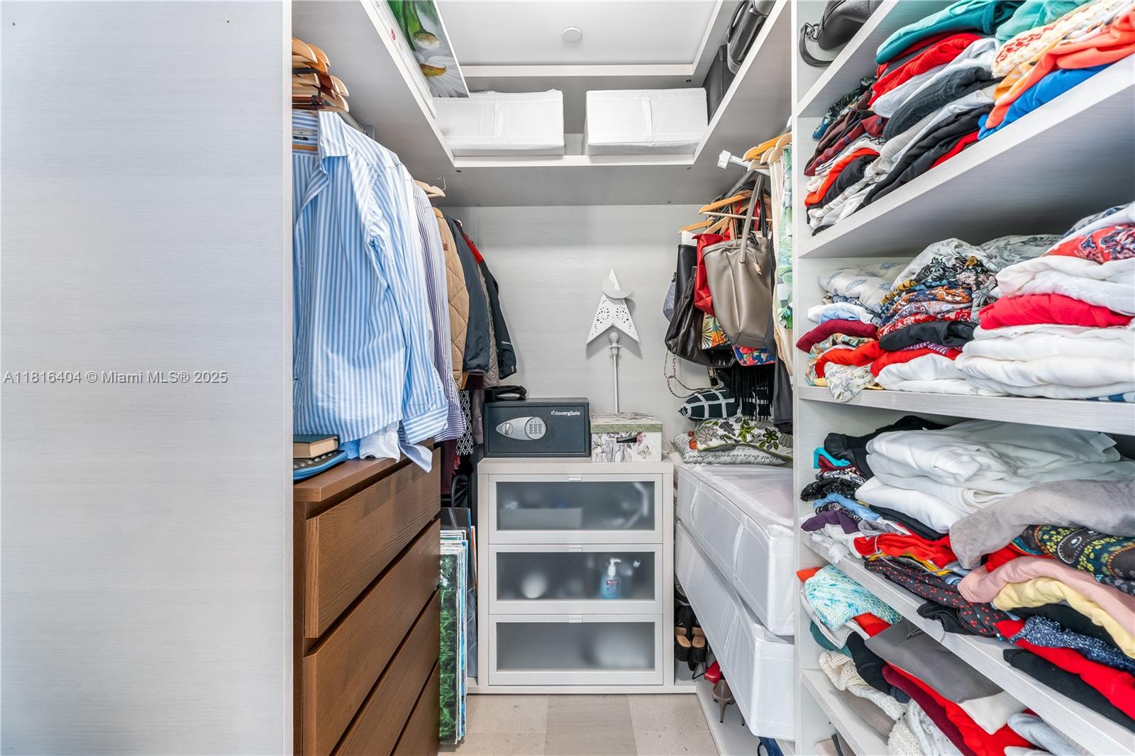 REACH CONDO - Residential