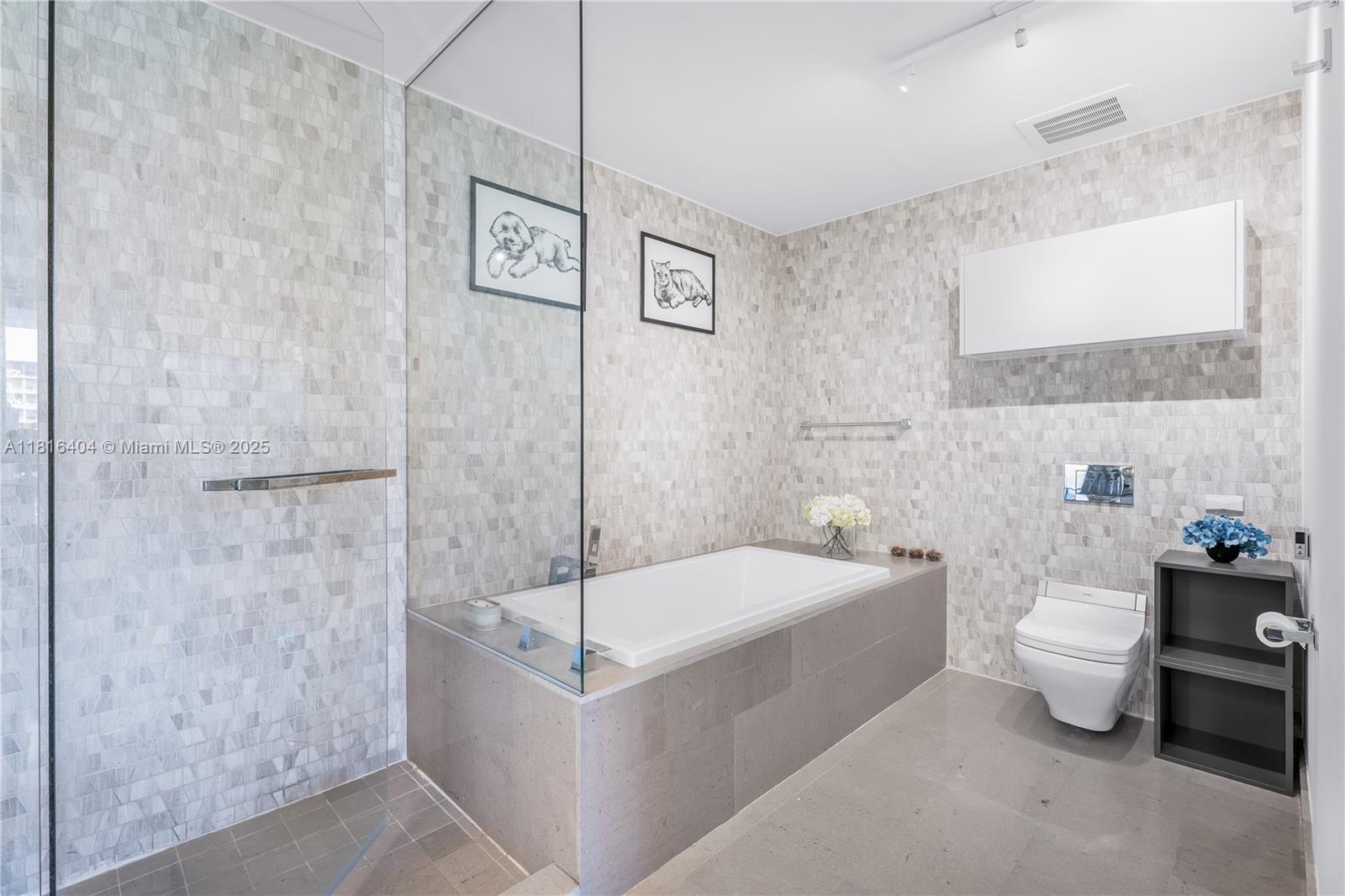 REACH CONDO - Residential