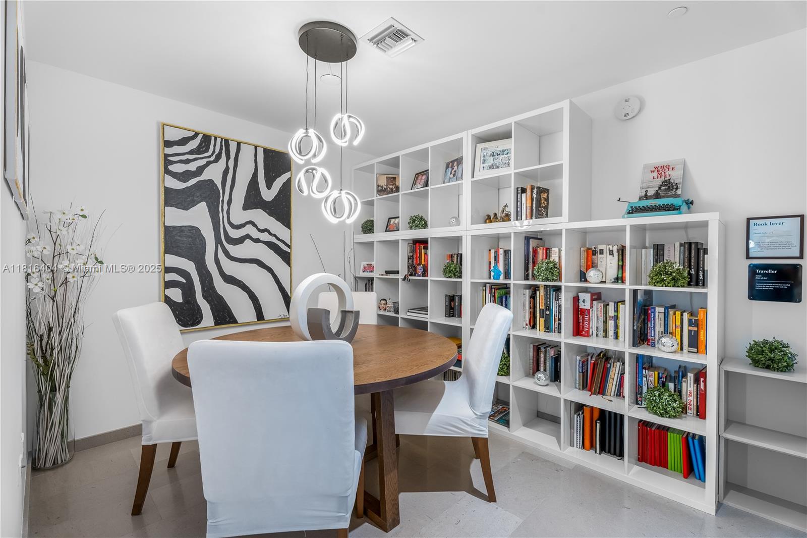 REACH CONDO - Residential