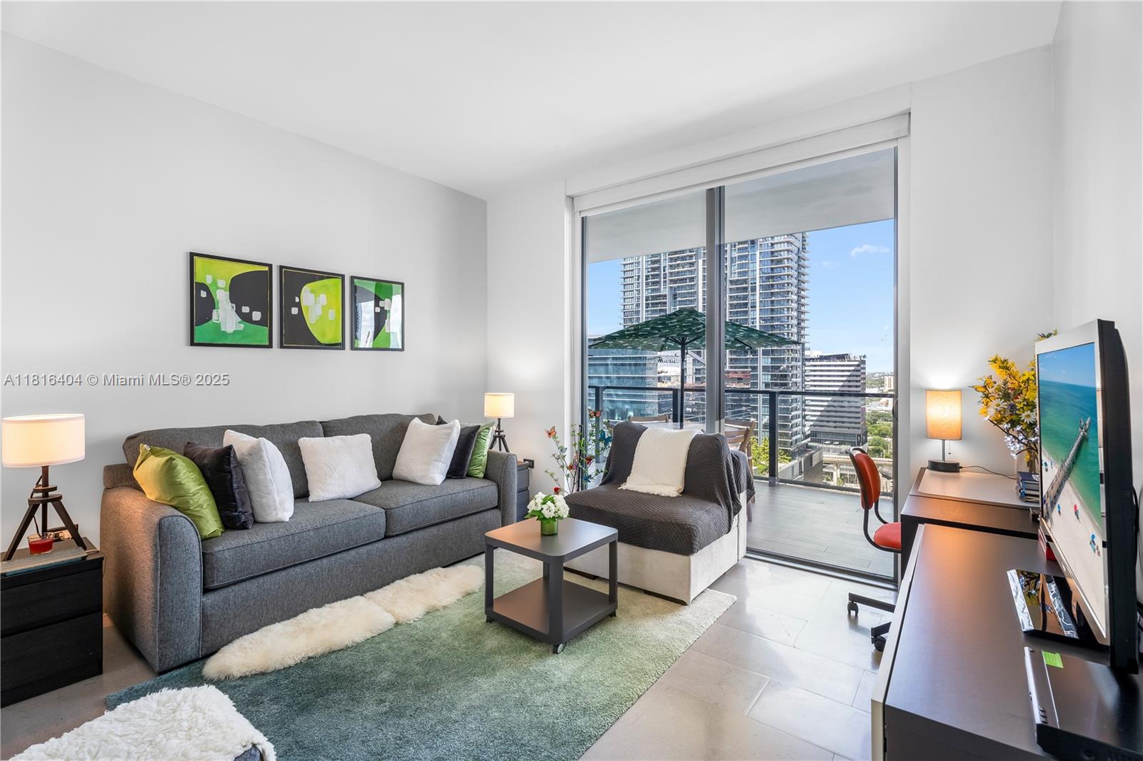 REACH CONDO - Residential