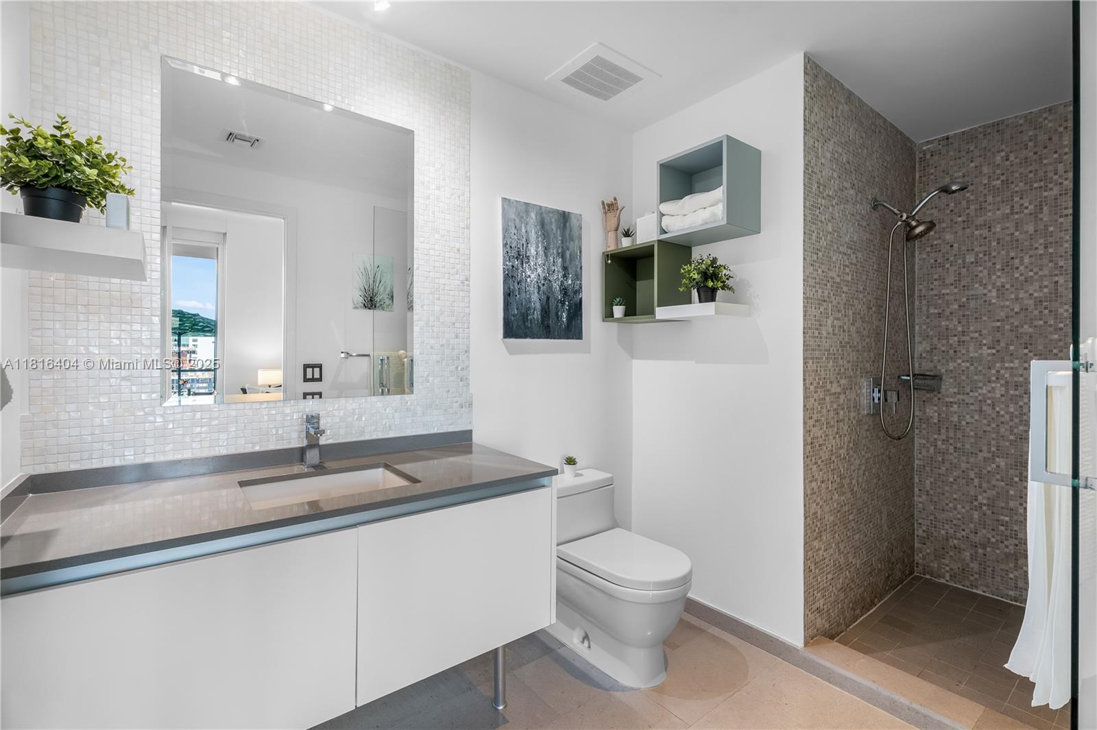 REACH CONDO - Residential