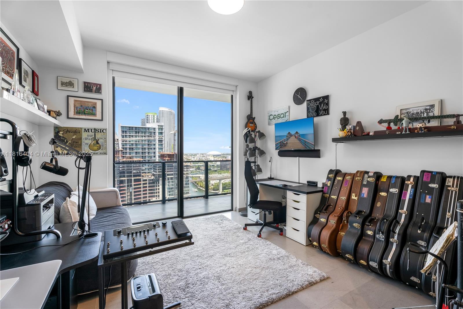 REACH CONDO - Residential
