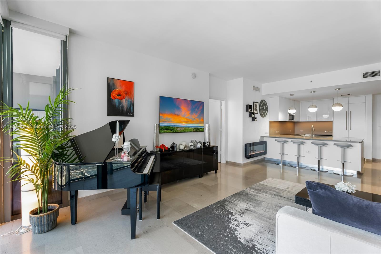 REACH CONDO - Residential