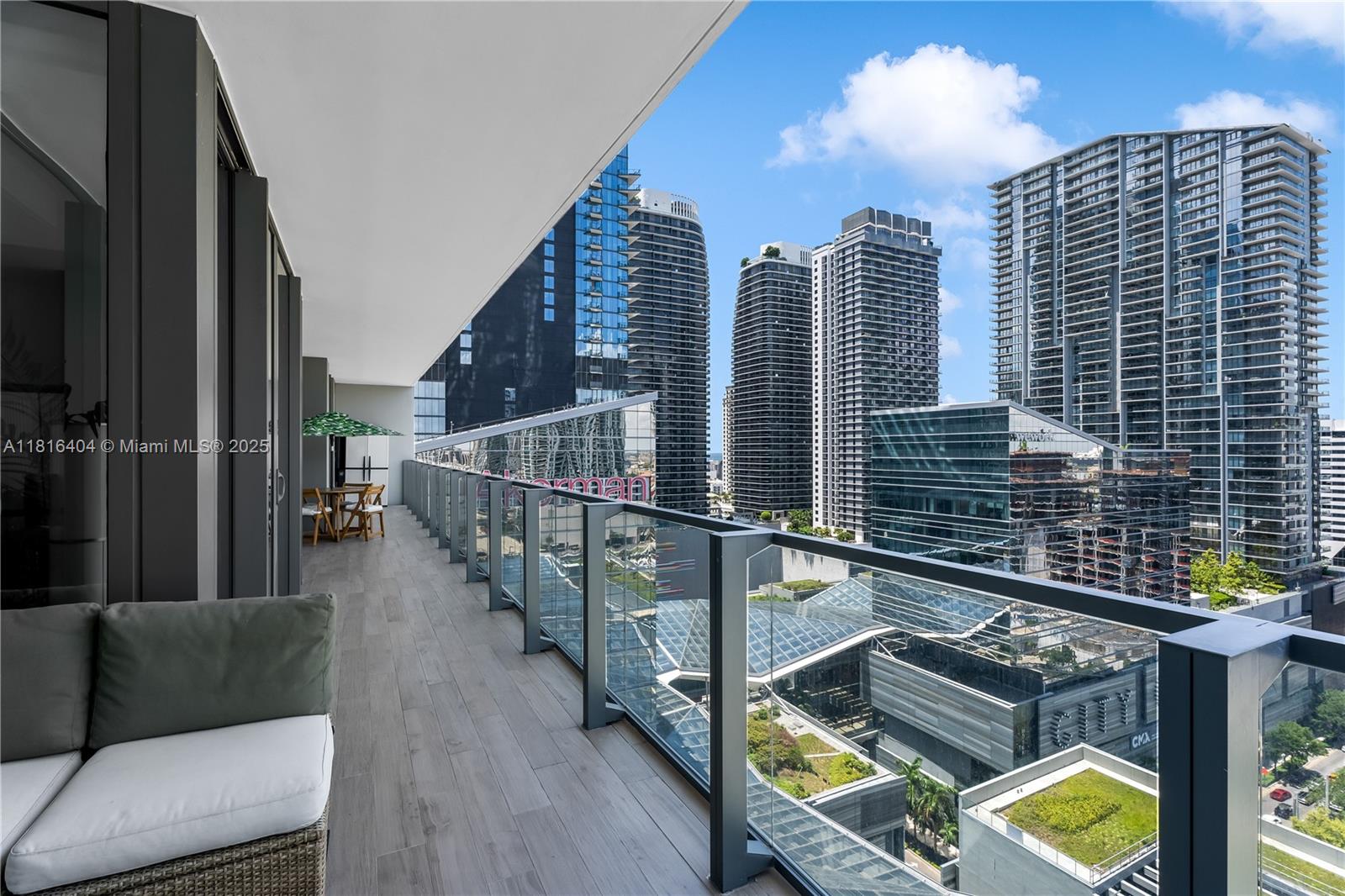 REACH CONDO - Residential