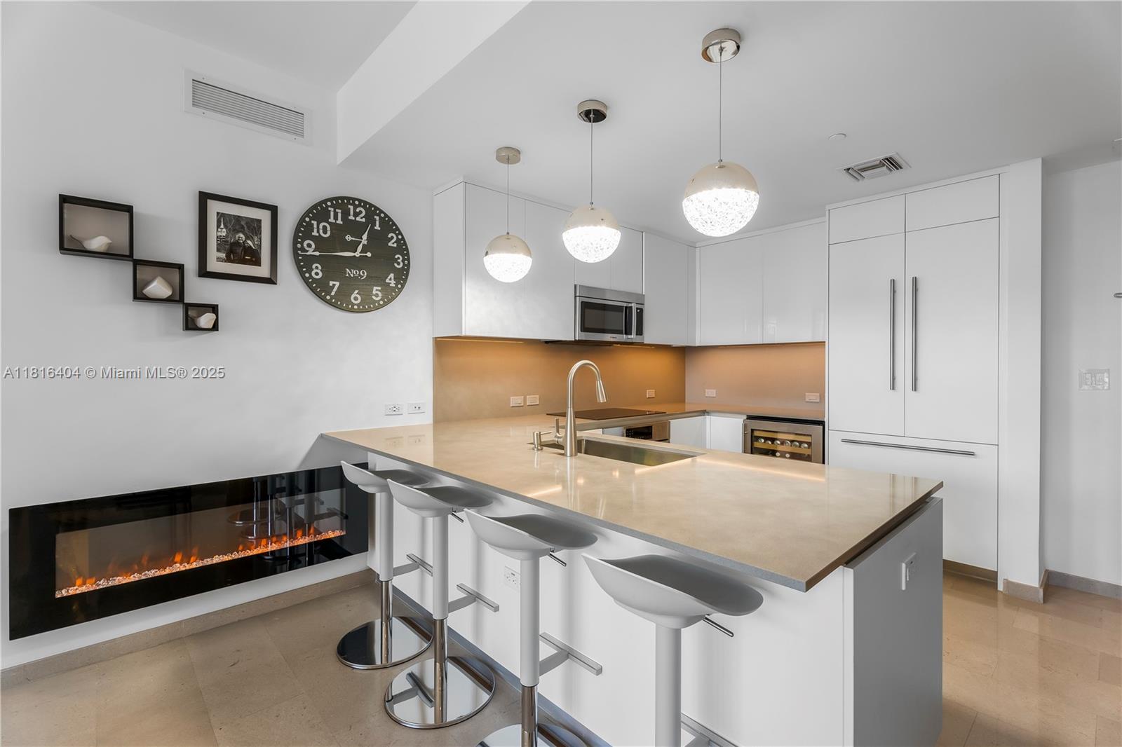 REACH CONDO - Residential