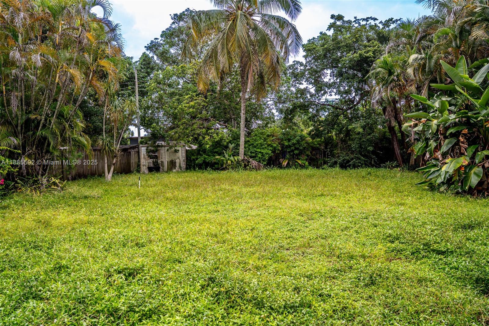 HOLLYWOOD LITTLE RANCHES - Residential