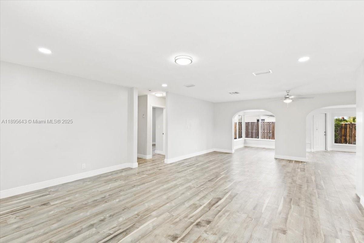 TWIN LAKES HOMES SEC 4 - Residential Lease