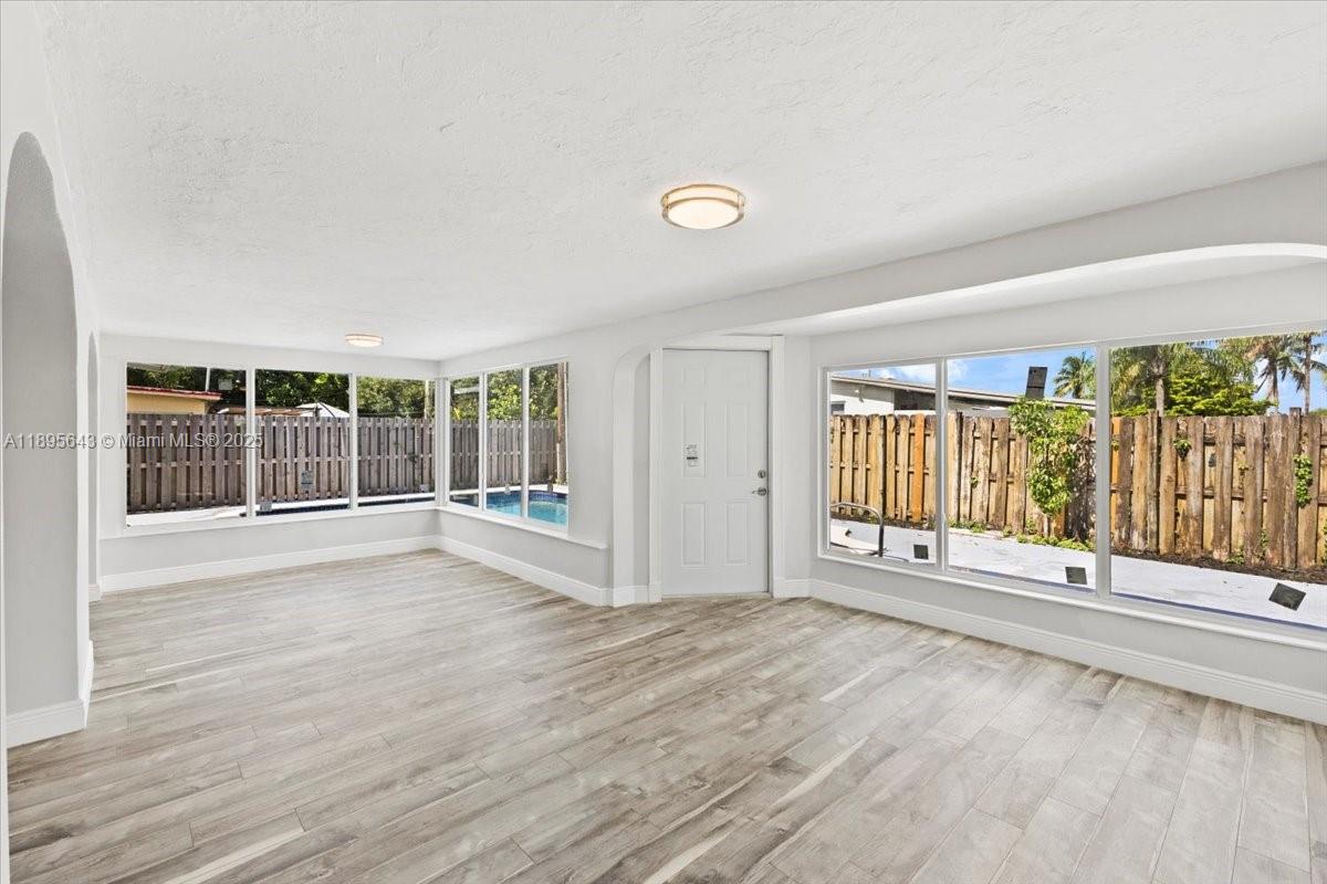 TWIN LAKES HOMES SEC 4 - Residential Lease