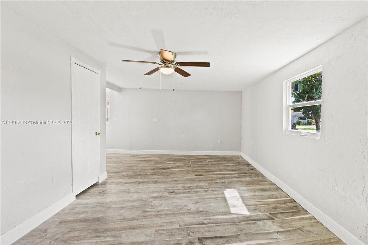 TWIN LAKES HOMES SEC 4 - Residential Lease