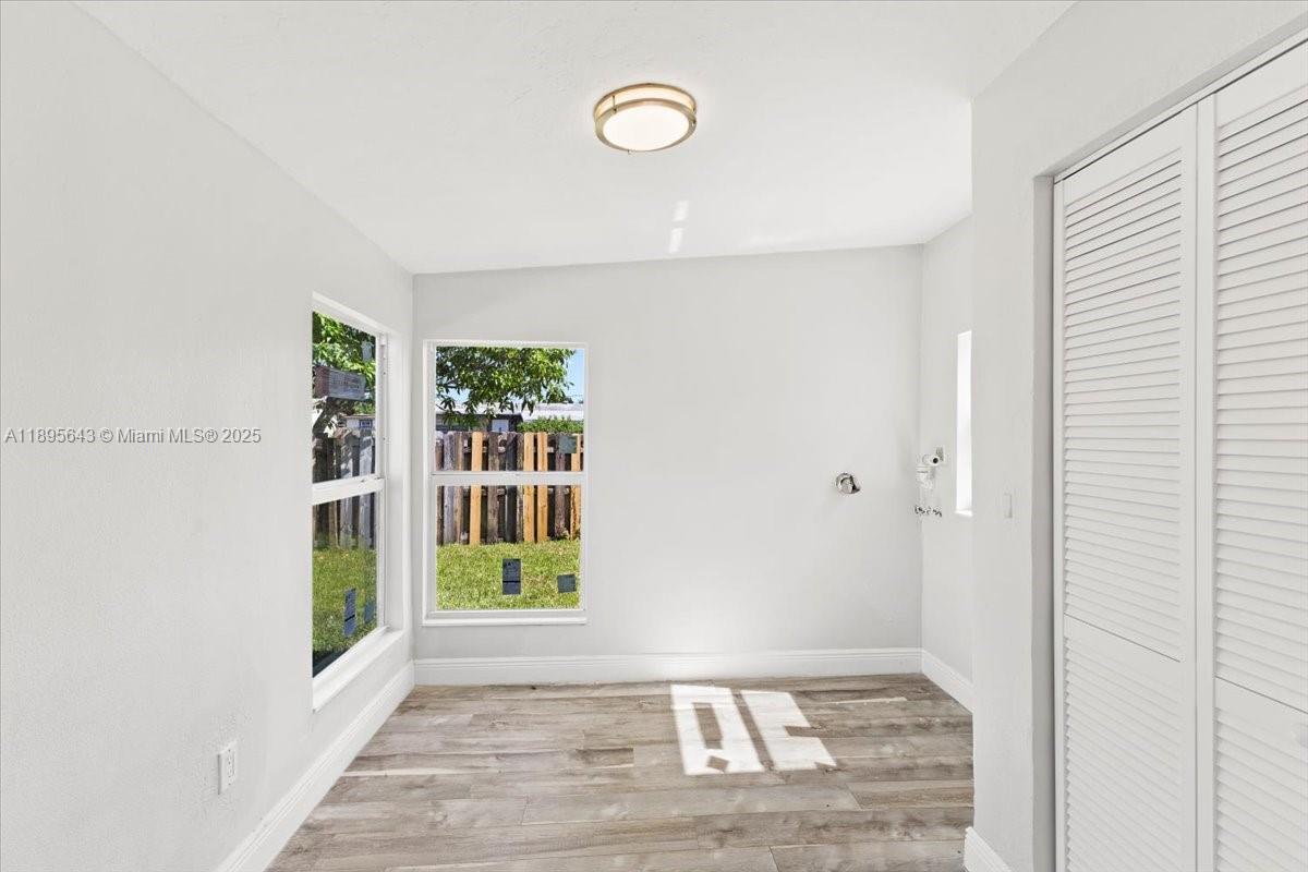 TWIN LAKES HOMES SEC 4 - Residential Lease