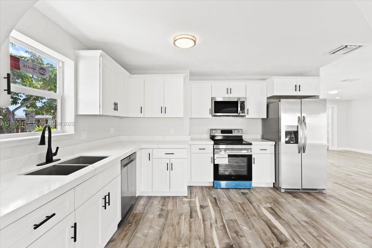 TWIN LAKES HOMES SEC 4 - Residential Lease