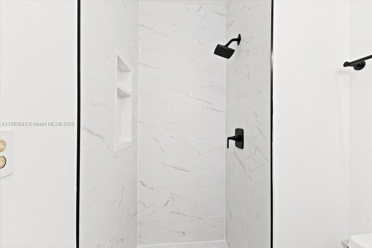 TWIN LAKES HOMES SEC 4 - Residential Lease