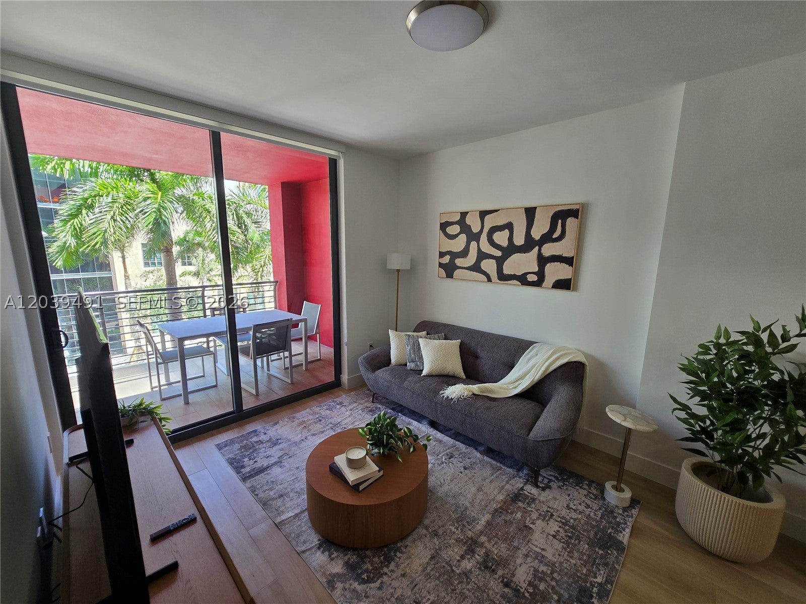 90 NE 32ND ST 305